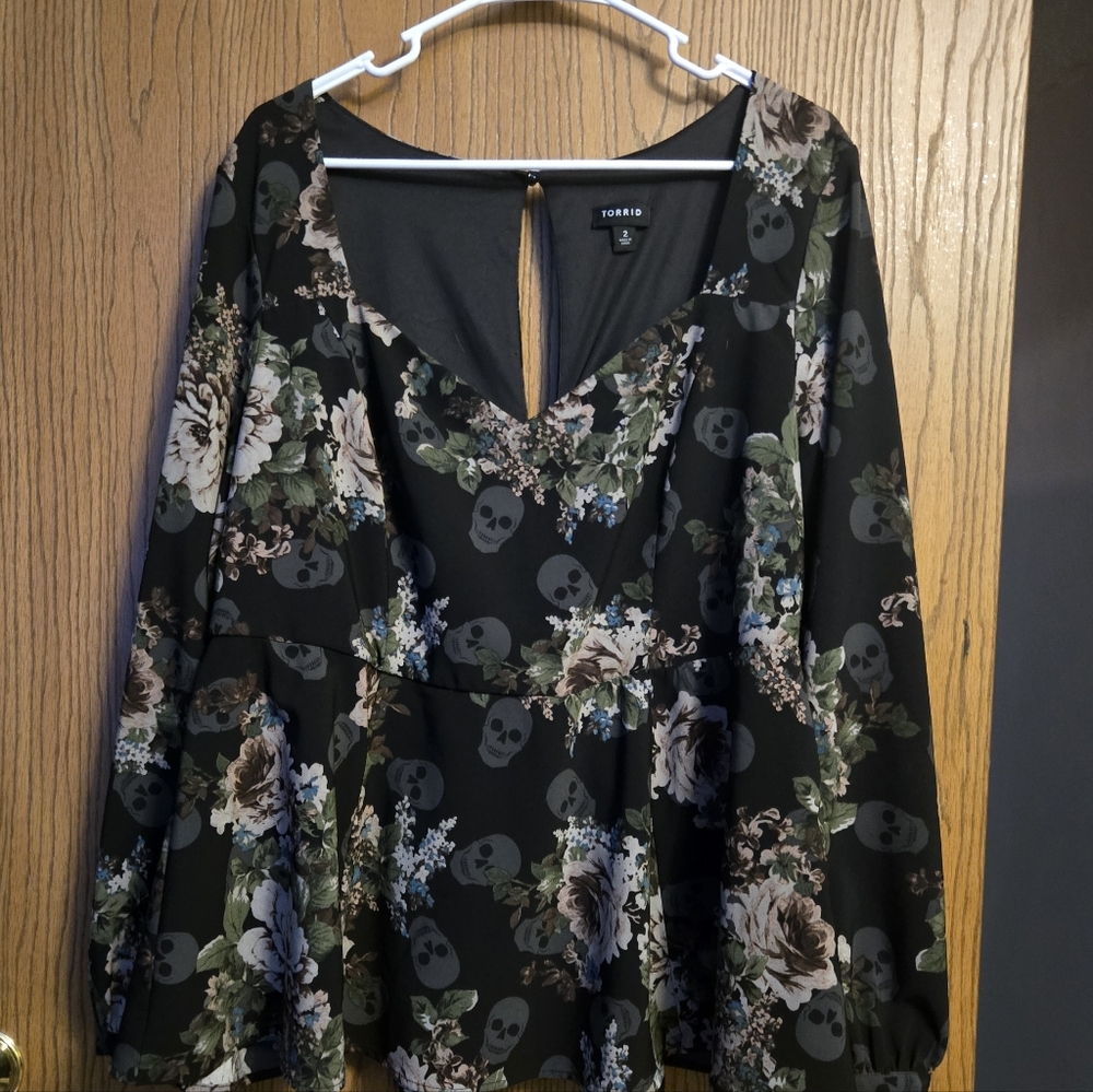 Torrid Black Floral Skull Top